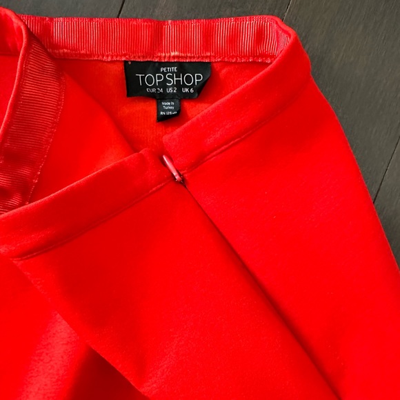 TOPSHOP mini skirt, Size US 2, Colour Red - Picture 6 of 8
